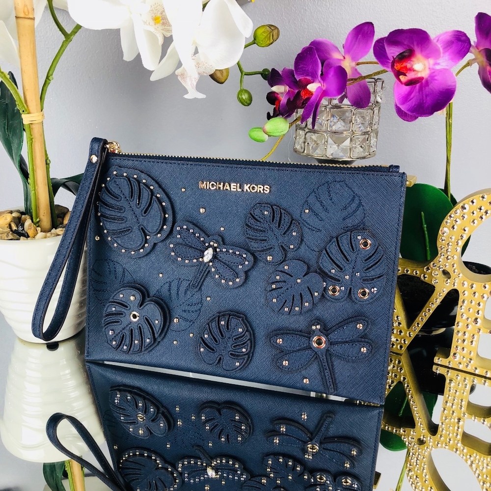 🎉 Host Pick Michael Kors Dragonfly Clutch - Picture 3 of 7